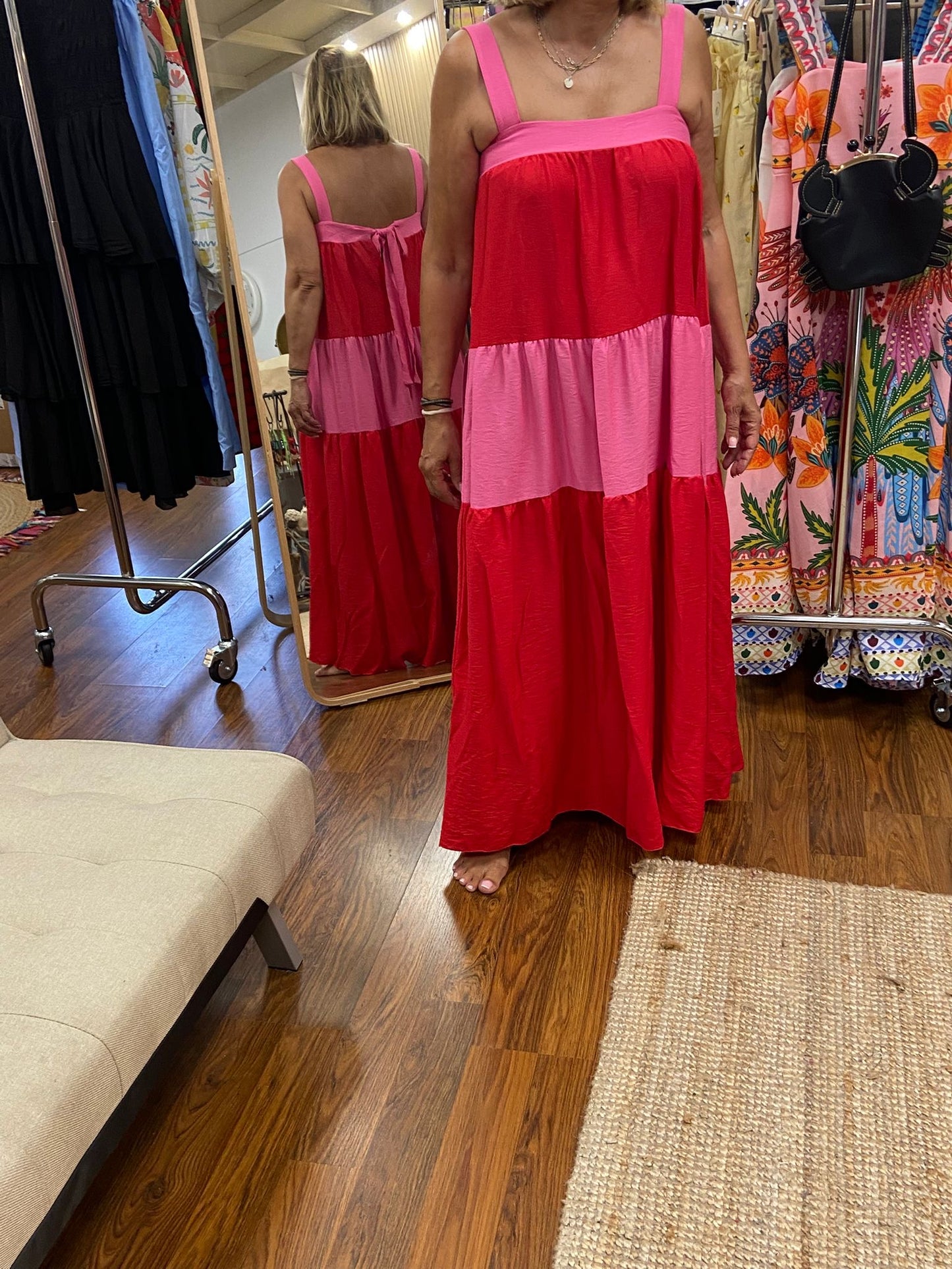 Vestido vermelho e rosa