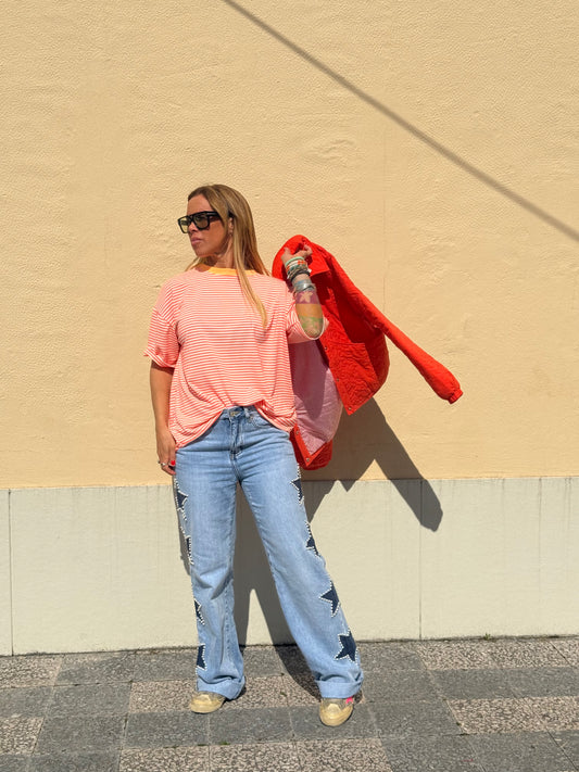 T-shirt básica às riscas