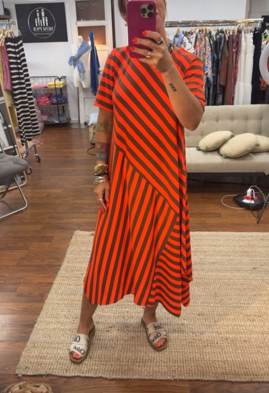 Vestido riscas desiguais chocolate e cor de laranja